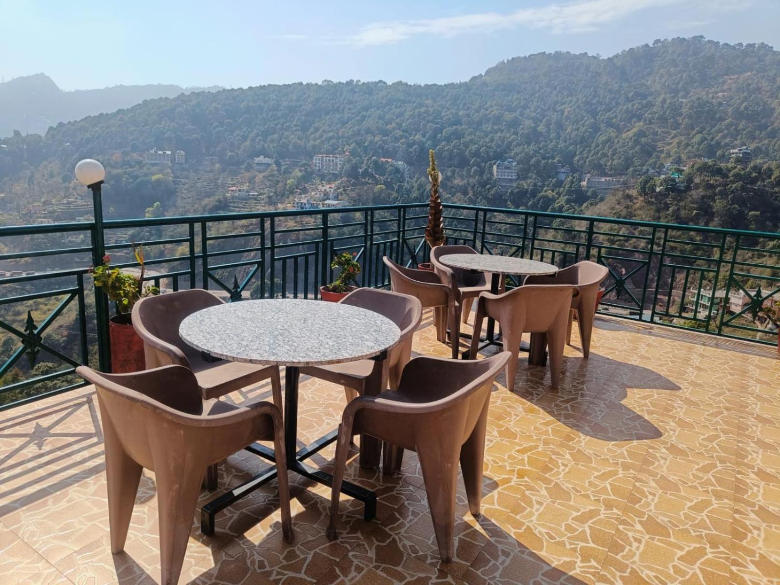 Hotel Kasauli View Cafe Restaurant Open Terrace Mountain View Exteriér fotografie